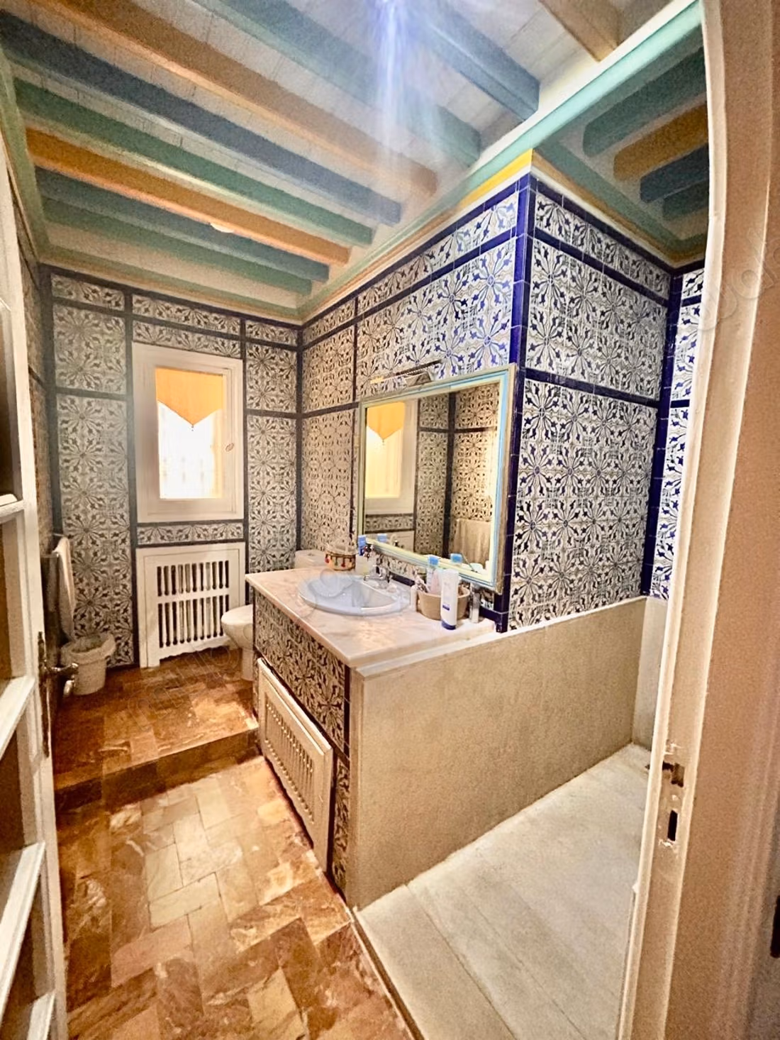 Luxury villa for rent in La Marsa. Area 700 m². Air conditioning and fireplace.