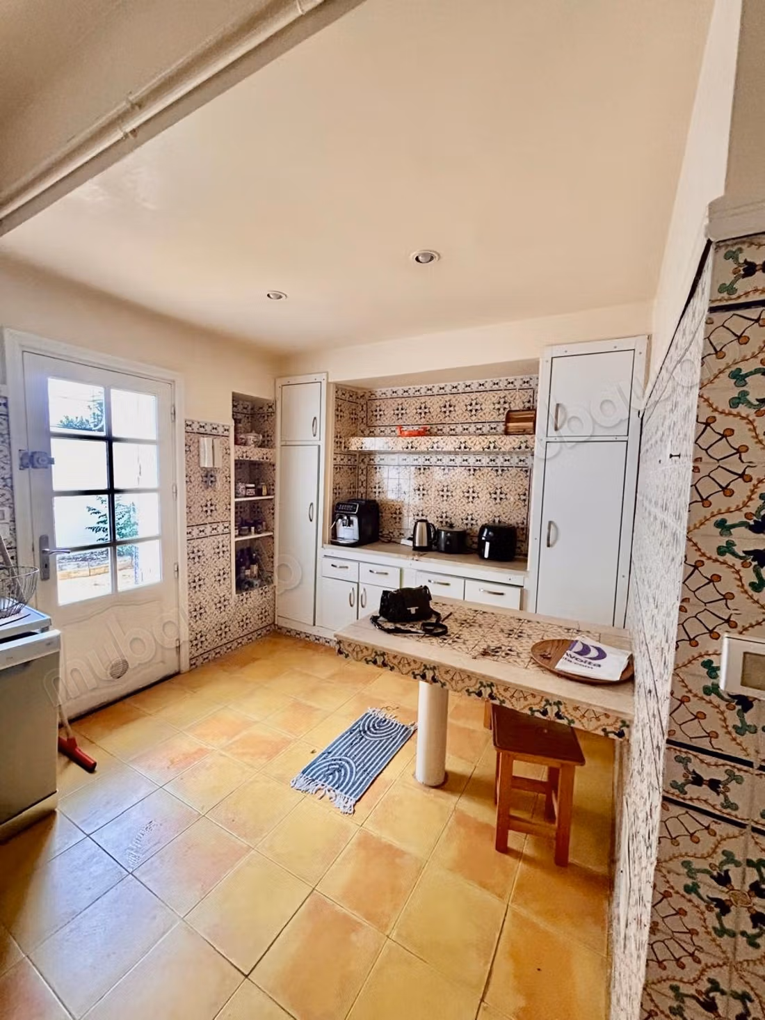 Luxury villa for rent in La Marsa. Area 700 m². Air conditioning and fireplace.