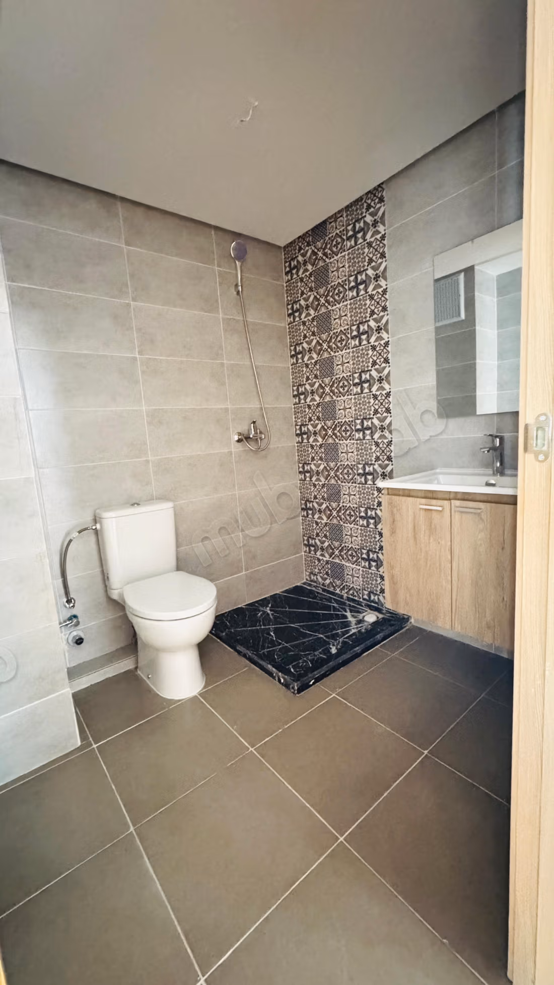 Superbe appartement à vendre à Hay Hassani. 
2 chambres agréables. 
Résidence sécurisée — 3