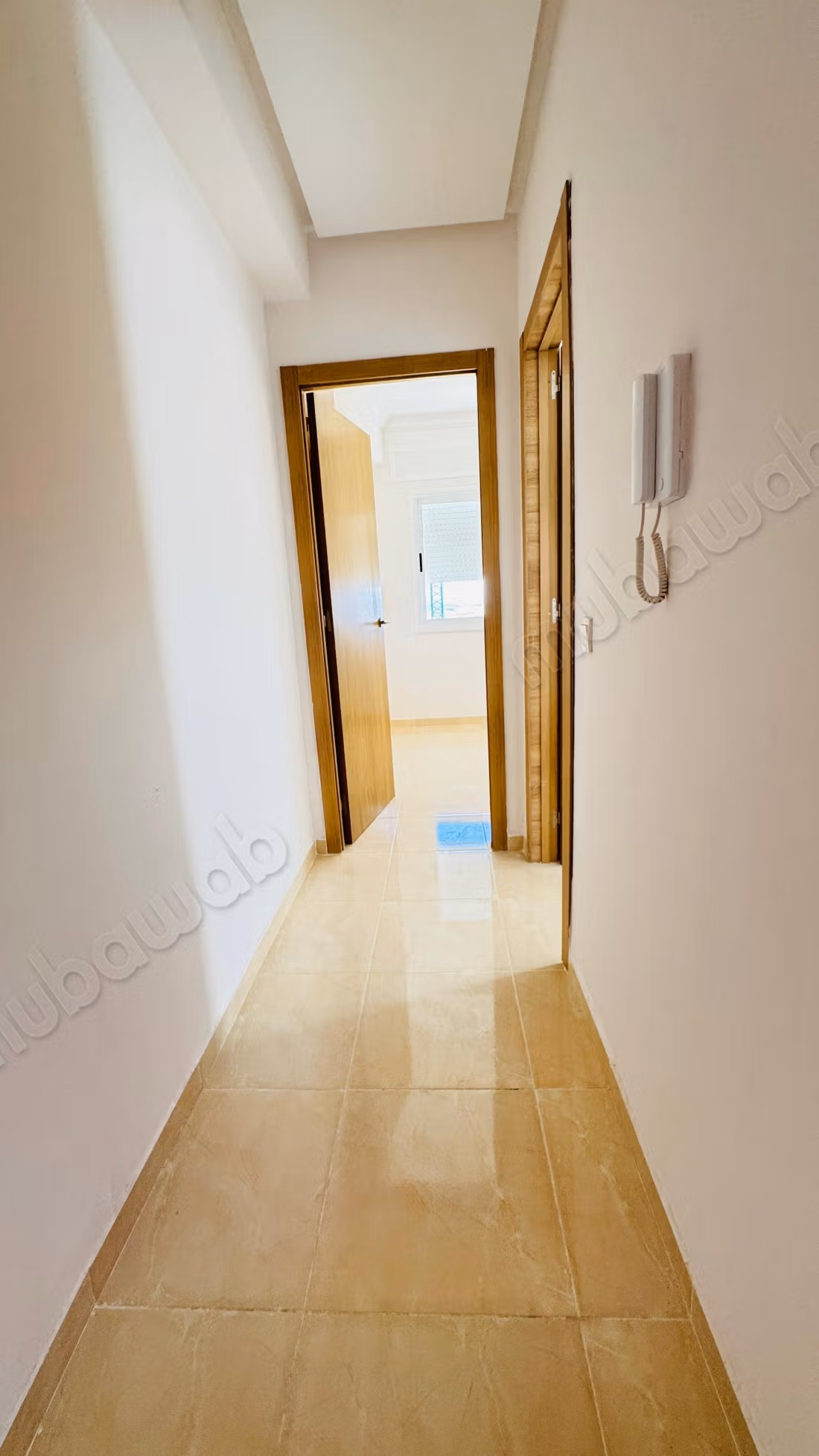 Superbe appartement à vendre à Hay Hassani. 
2 chambres agréables. 
Résidence sécurisée — 5