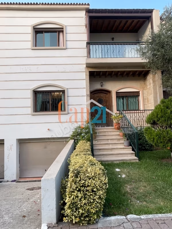 À louer, magnifique villa meublée de 300 m² 
Bobana
