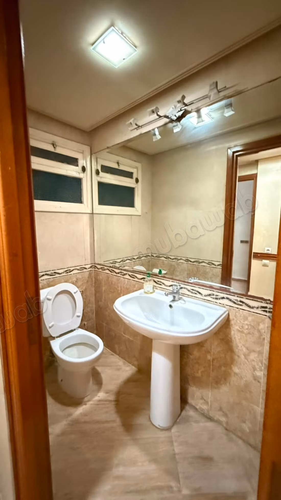 In affitto locale professionale di 110 m² a Haut Agda
