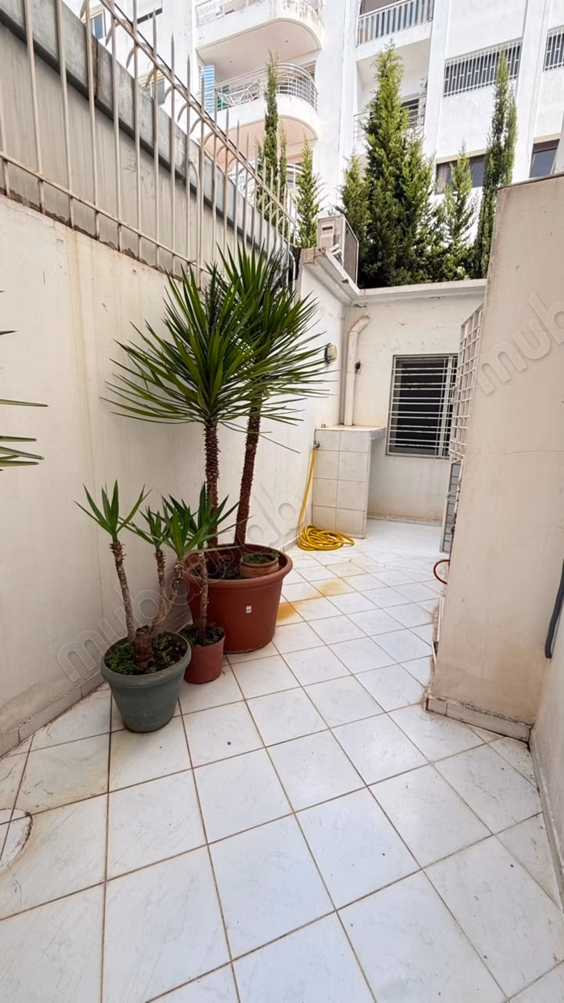 In affitto locale professionale di 110 m² a Haut Agda