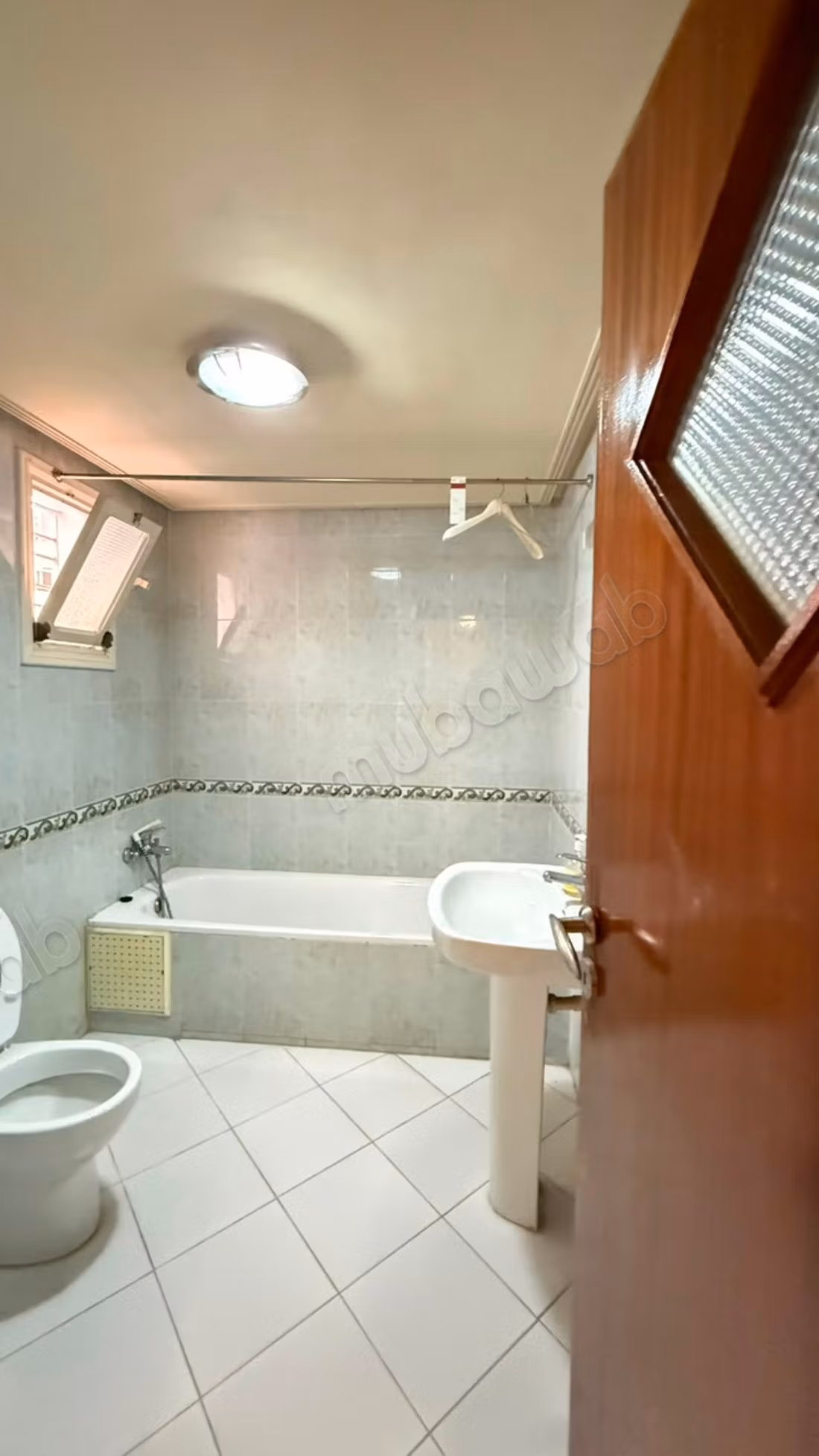 In affitto locale professionale di 110 m² a Haut Agda
