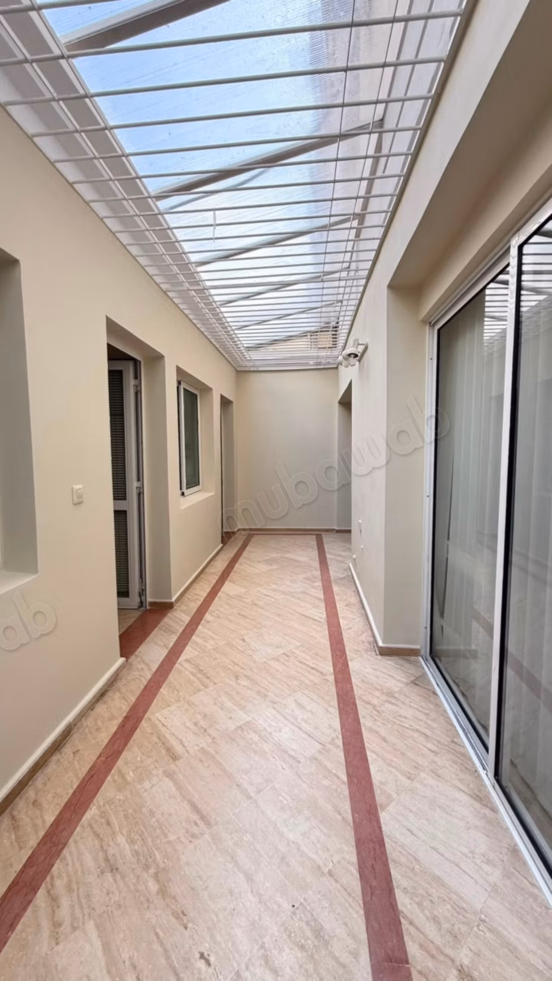 In affitto locale professionale di 110 m² a Haut Agda