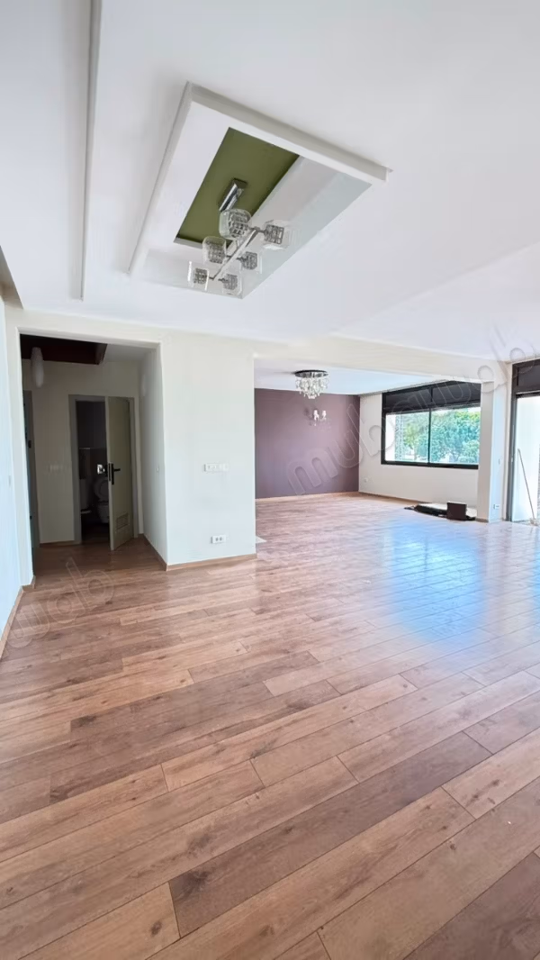 A louer appartement de 200 m² 
Haut Agdal