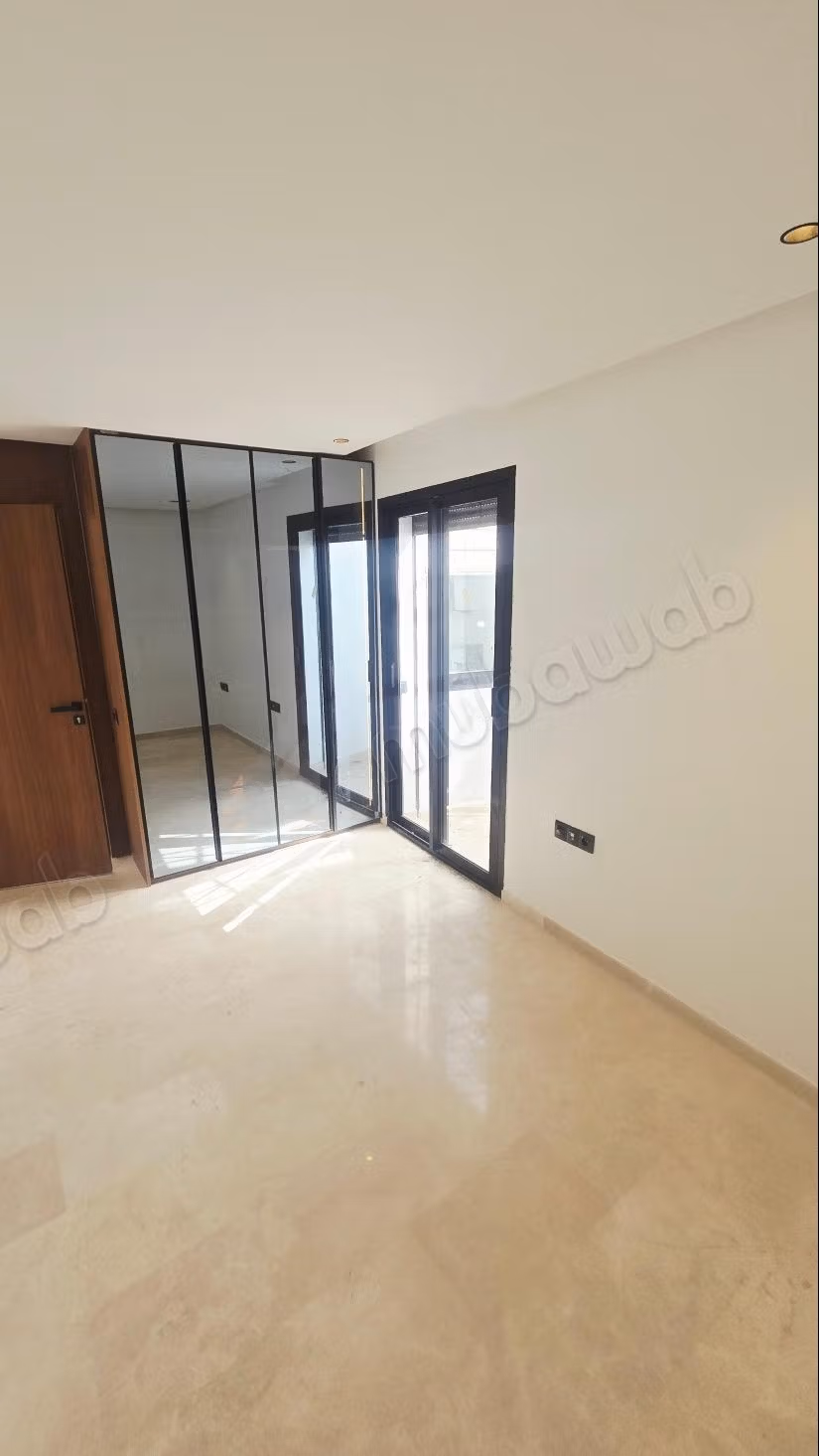 New empty studio for rent in California
