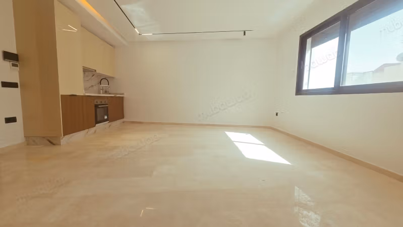 Studio neuf vide à louer à Californie