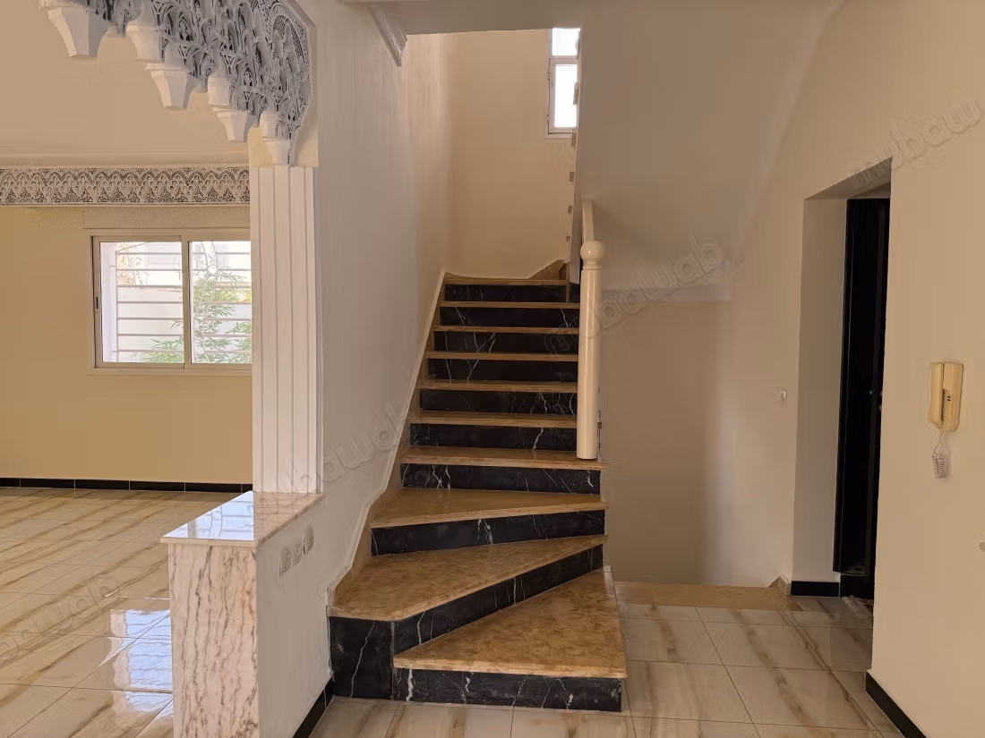 Casa lussuosa in vendita a Oulad Wajih. 4 belle camere. Bella terrazza e giardino