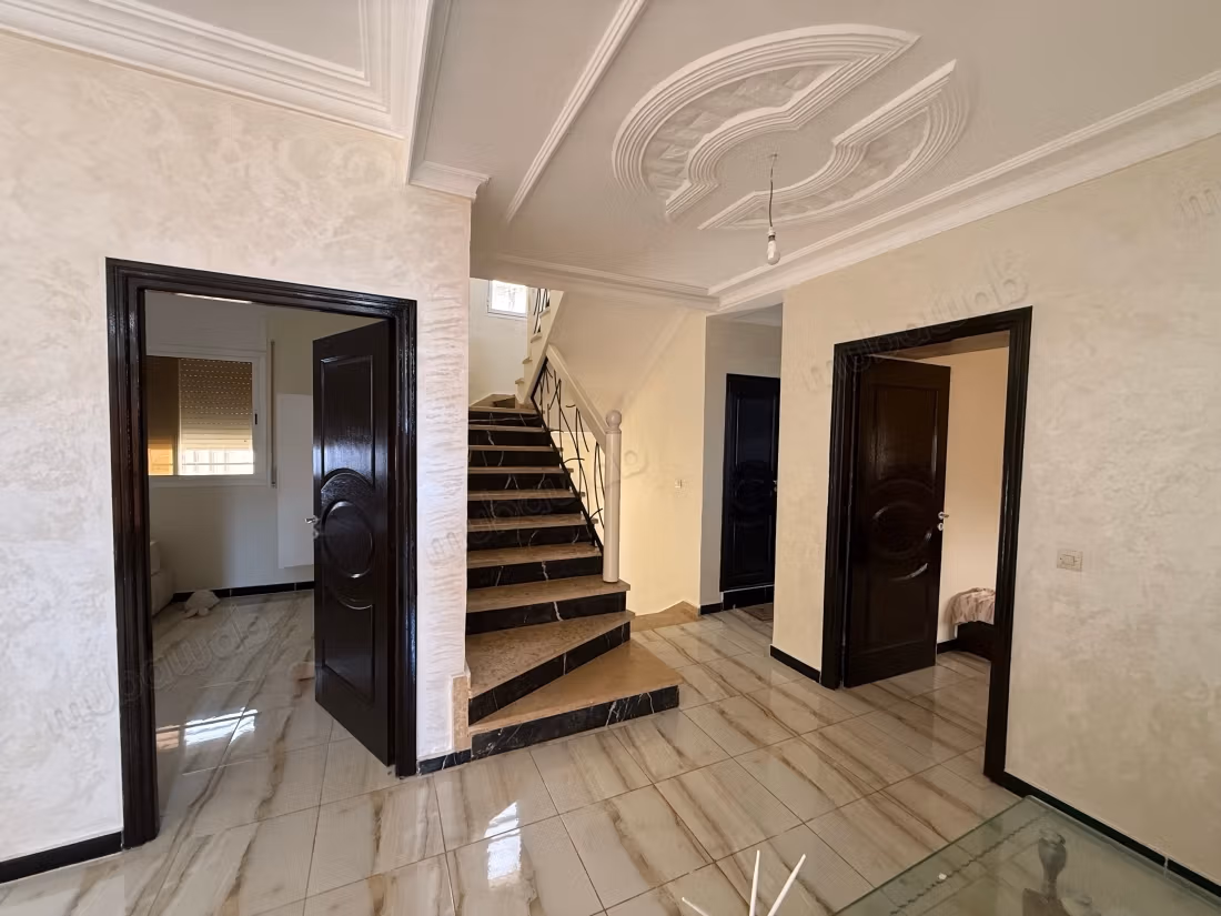 Casa lussuosa in vendita a Oulad Wajih. 4 belle camere. Bella terrazza e giardino