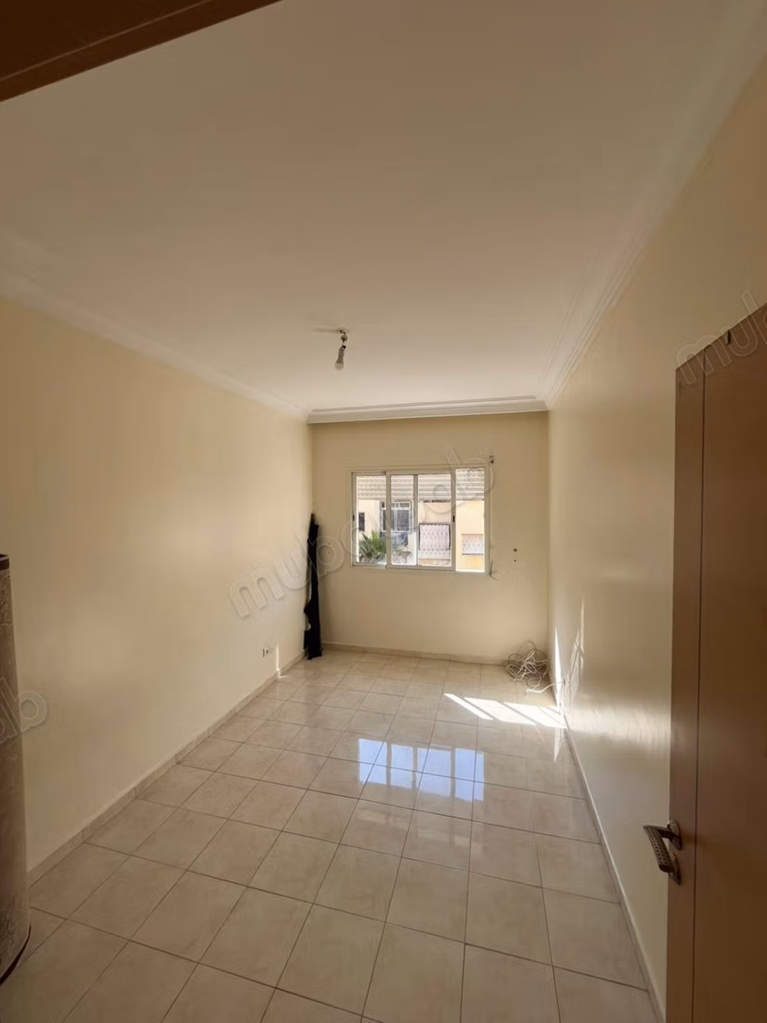Appartement à vendre à Sidi Moumen. 3 pièces confortables. Cuisinière avec four