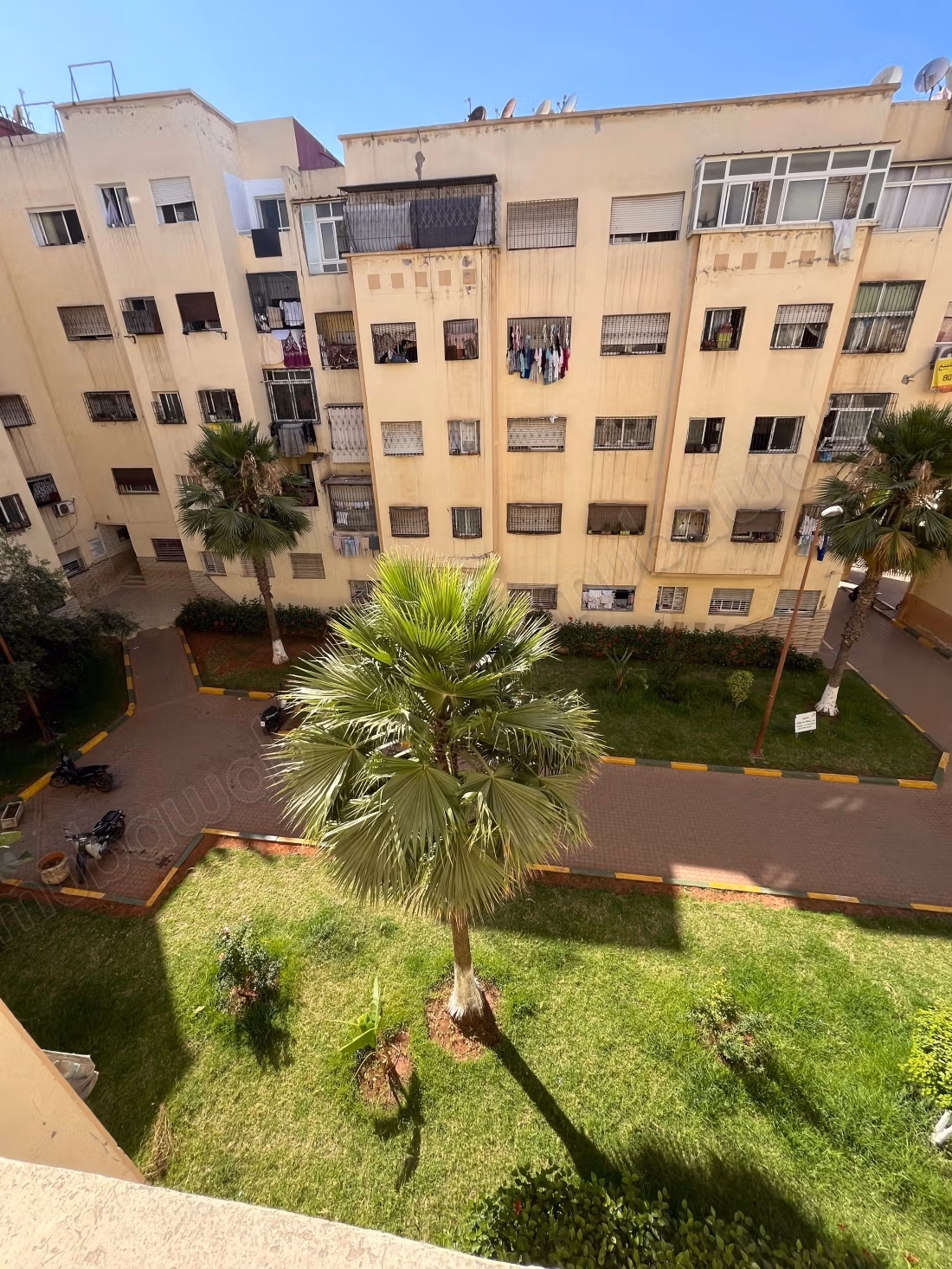 Appartement à vendre à Sidi Moumen. 3 pièces confortables. Cuisinière avec four