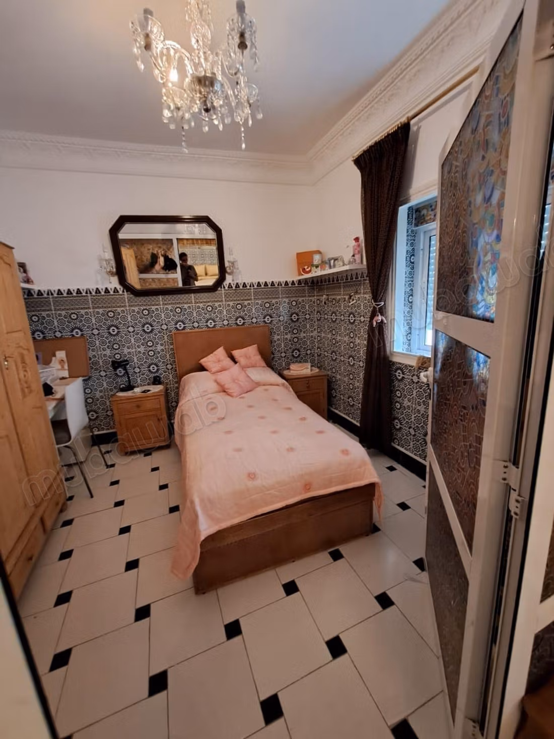 Huis te koop en titel in Medina. 3 grote kamers. Gemeubileerd