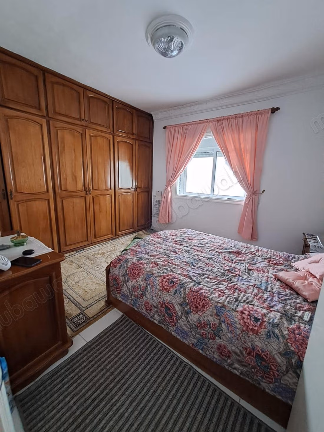 Huis te koop en titel in Medina. 3 grote kamers. Gemeubileerd