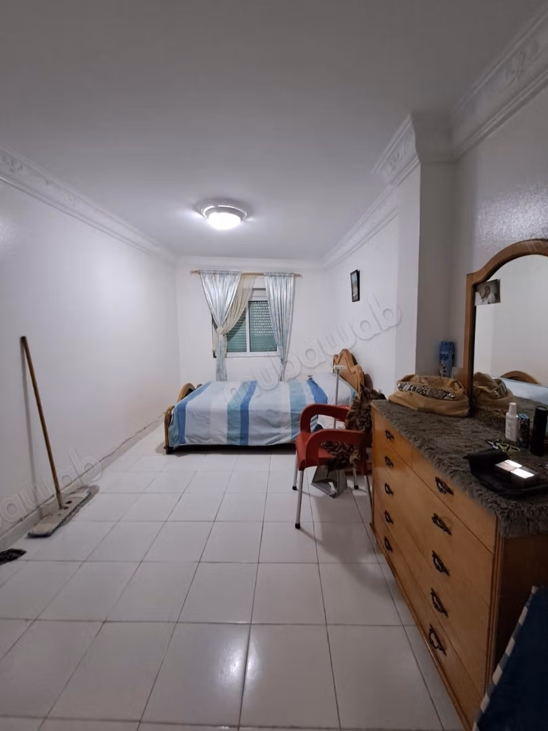 Huis te koop en titel in Medina. 3 grote kamers. Gemeubileerd