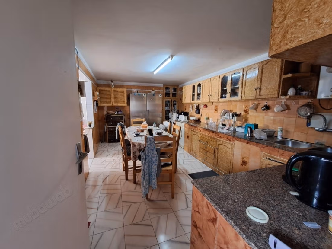 Huis te koop en titel in Medina. 3 grote kamers. Gemeubileerd