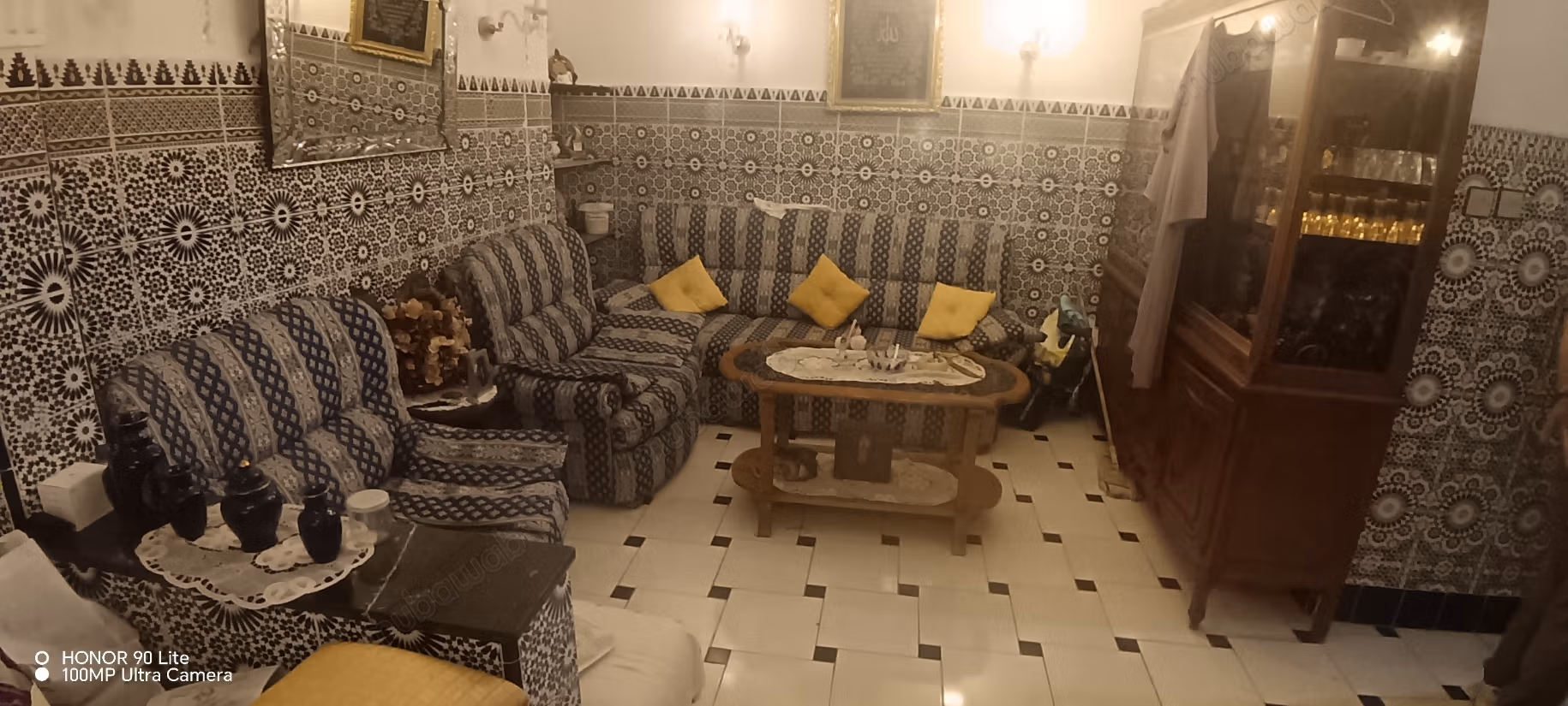 Huis te koop en titel in Medina. 3 grote kamers. Gemeubileerd
