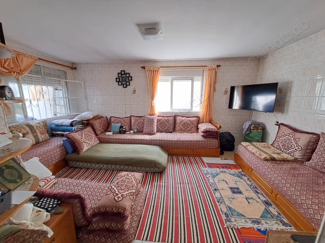 Huis te koop en titel in Medina. 3 grote kamers. Gemeubileerd