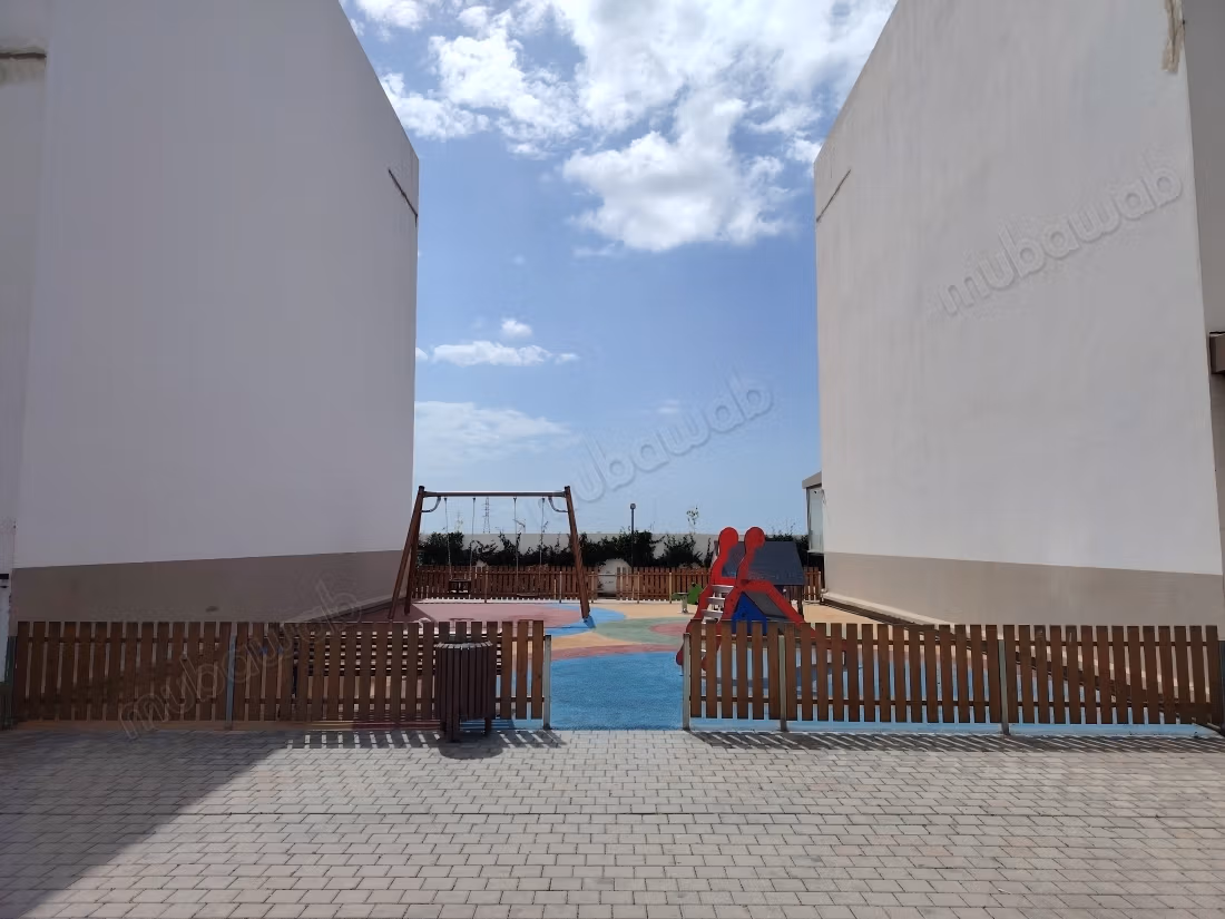 HIGH-STANDARD VACANT APARTMENT with 3 pools and a gym