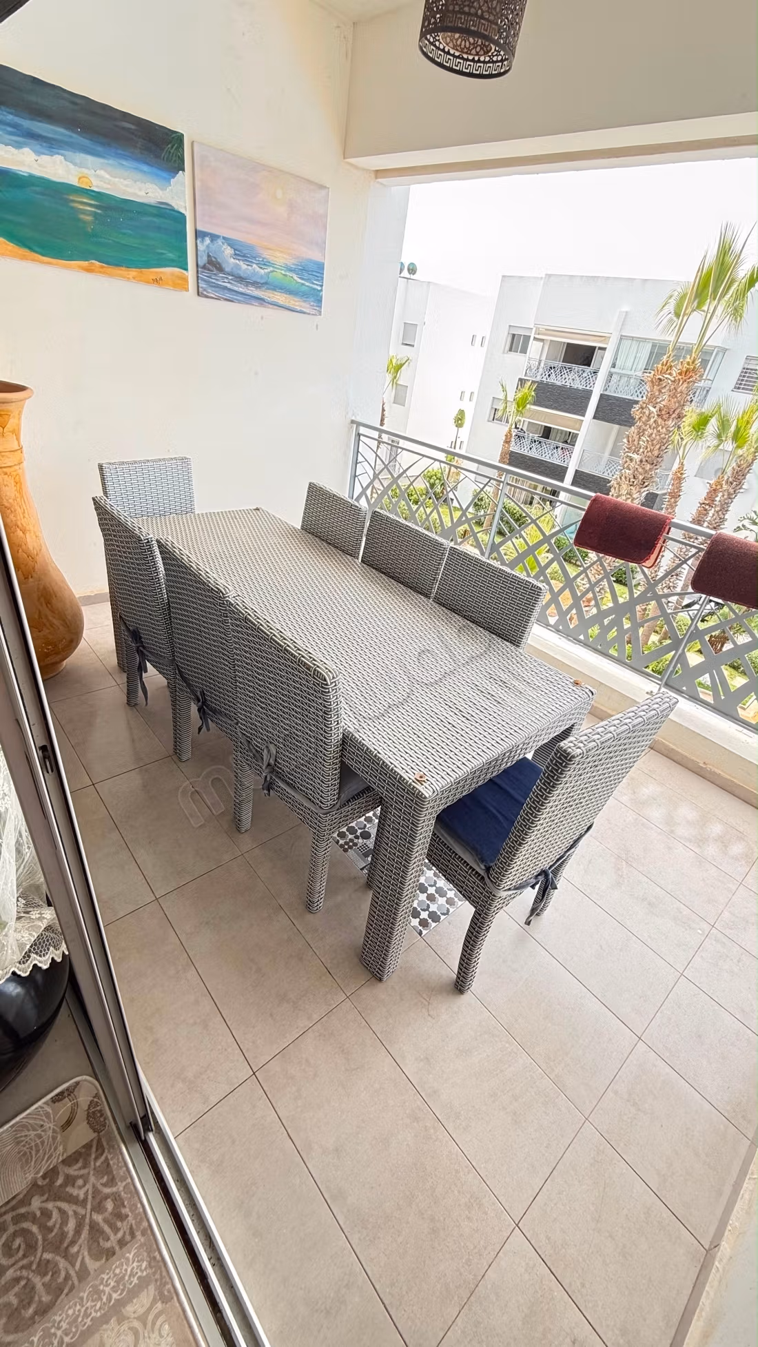 Bel appartement en location à Dar Bouazza.
Surface de 140 m².
Meublé