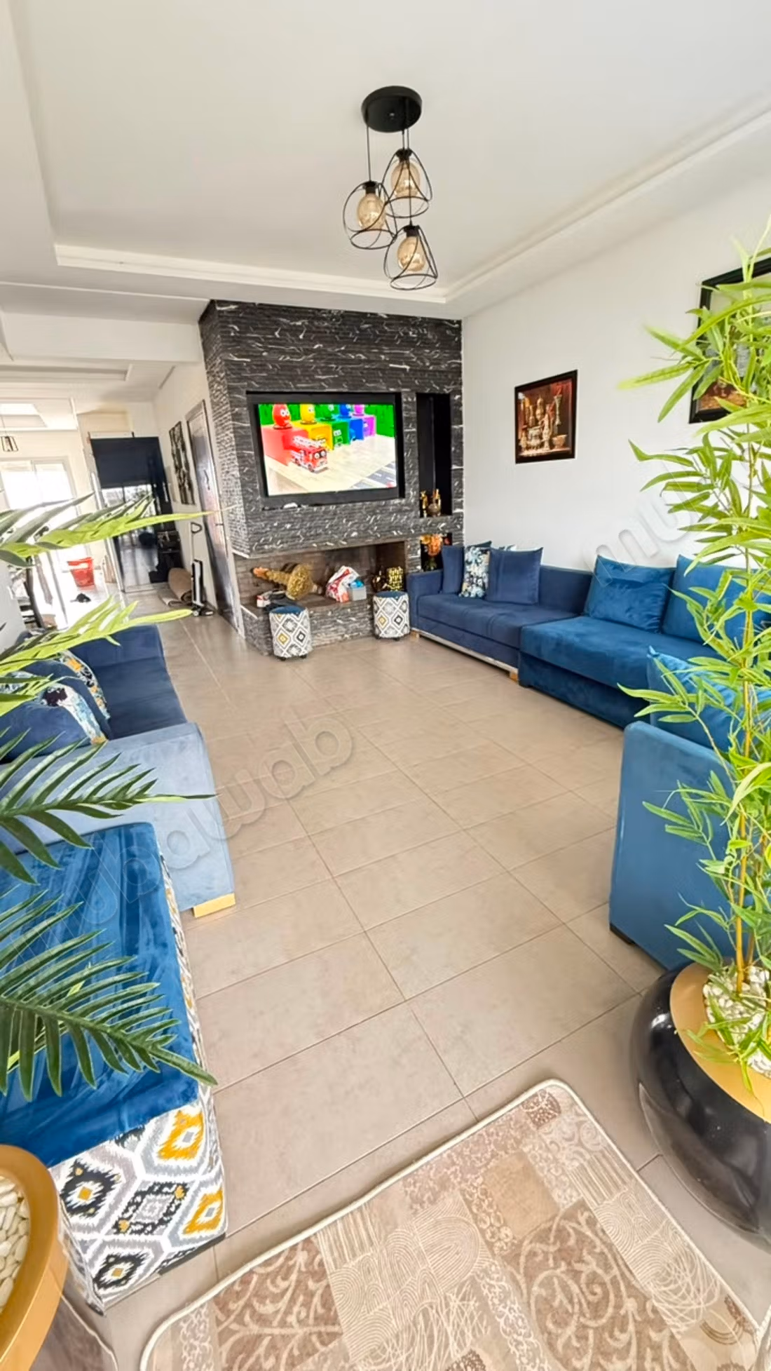 Bel appartement en location à Dar Bouazza.
Surface de 140 m².
Meublé