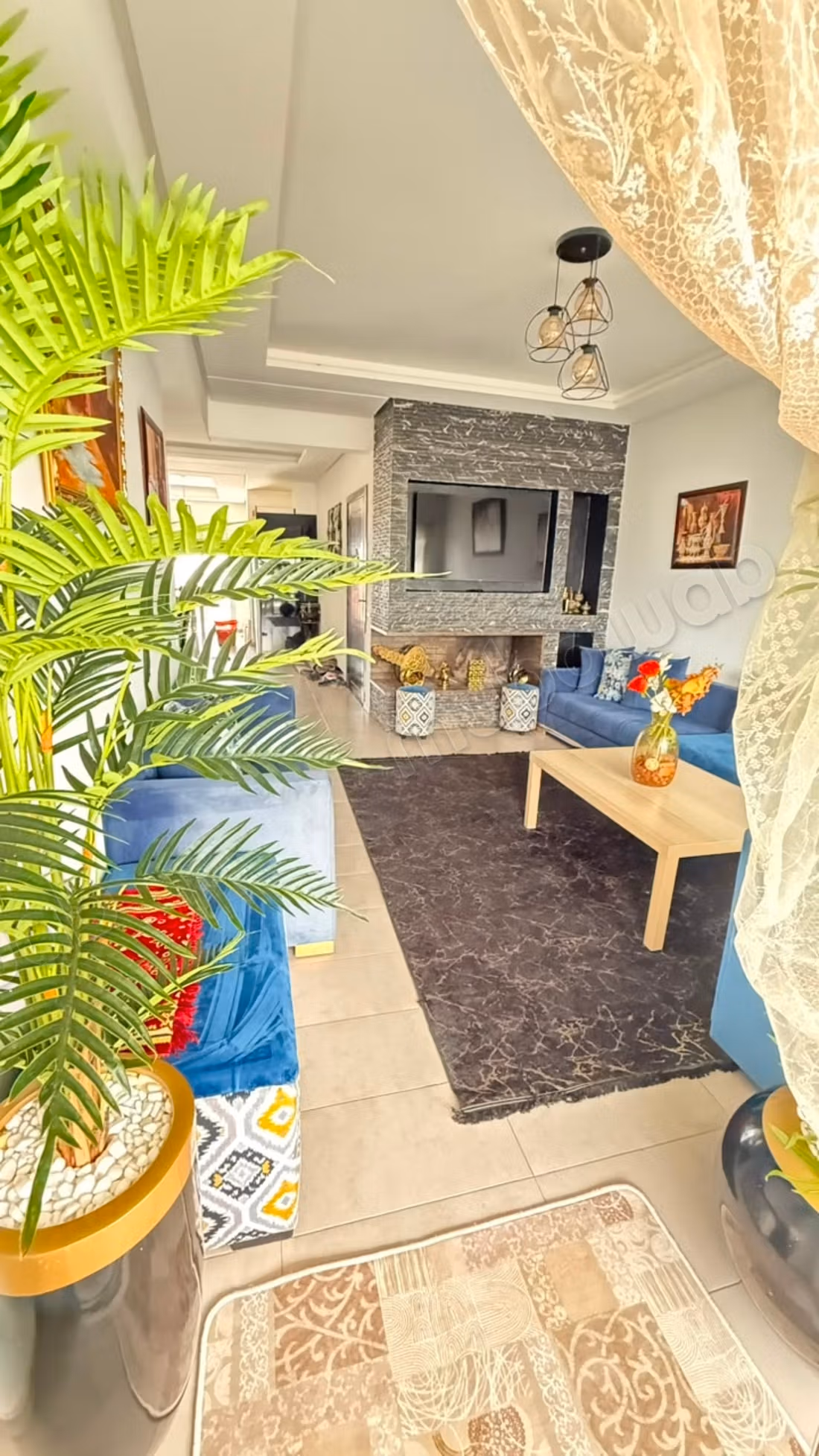Bel appartement en location à Dar Bouazza.
Surface de 140 m².
Meublé