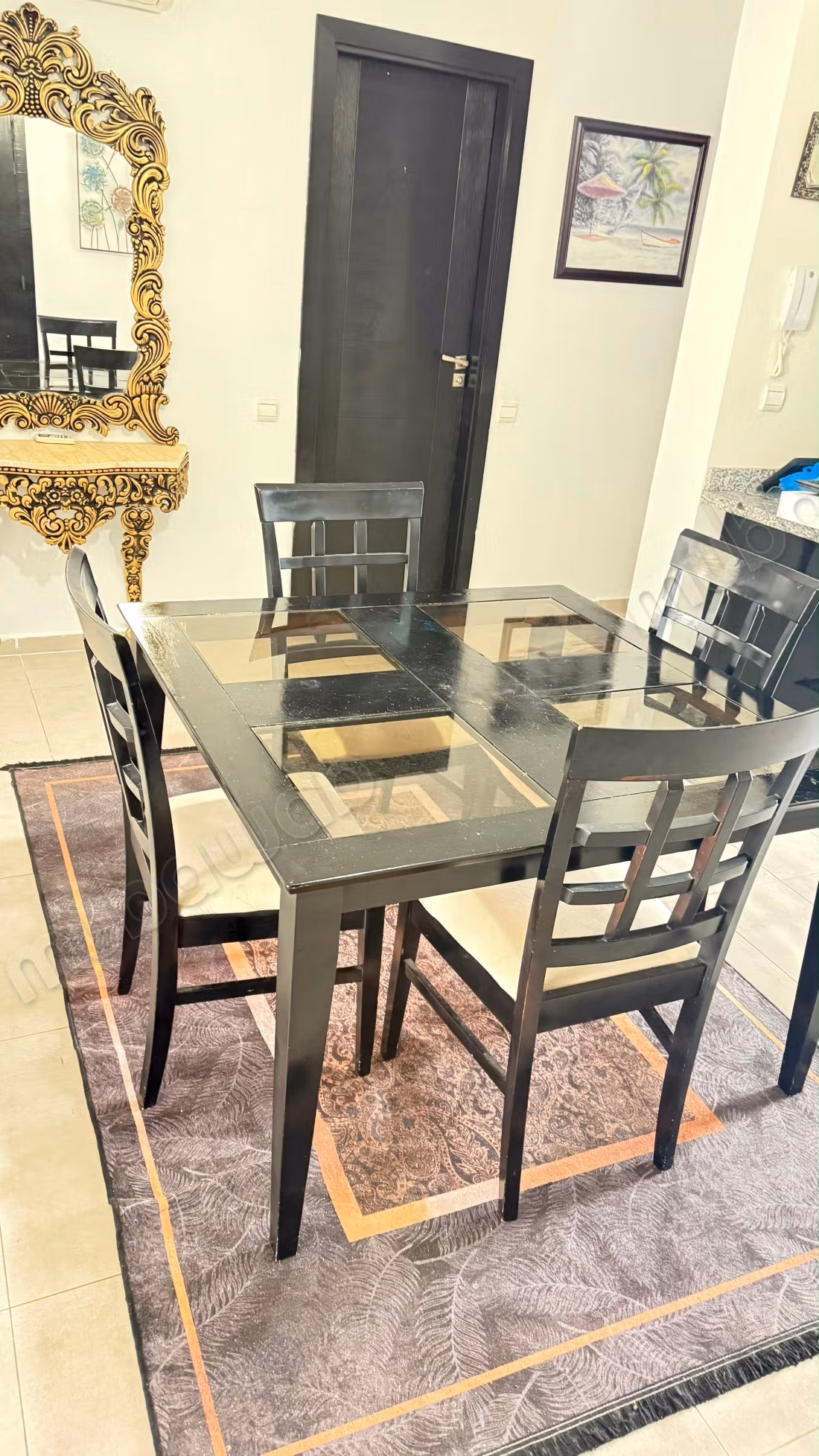 Bel appartement en location à Dar Bouazza.
Surface de 140 m².
Meublé