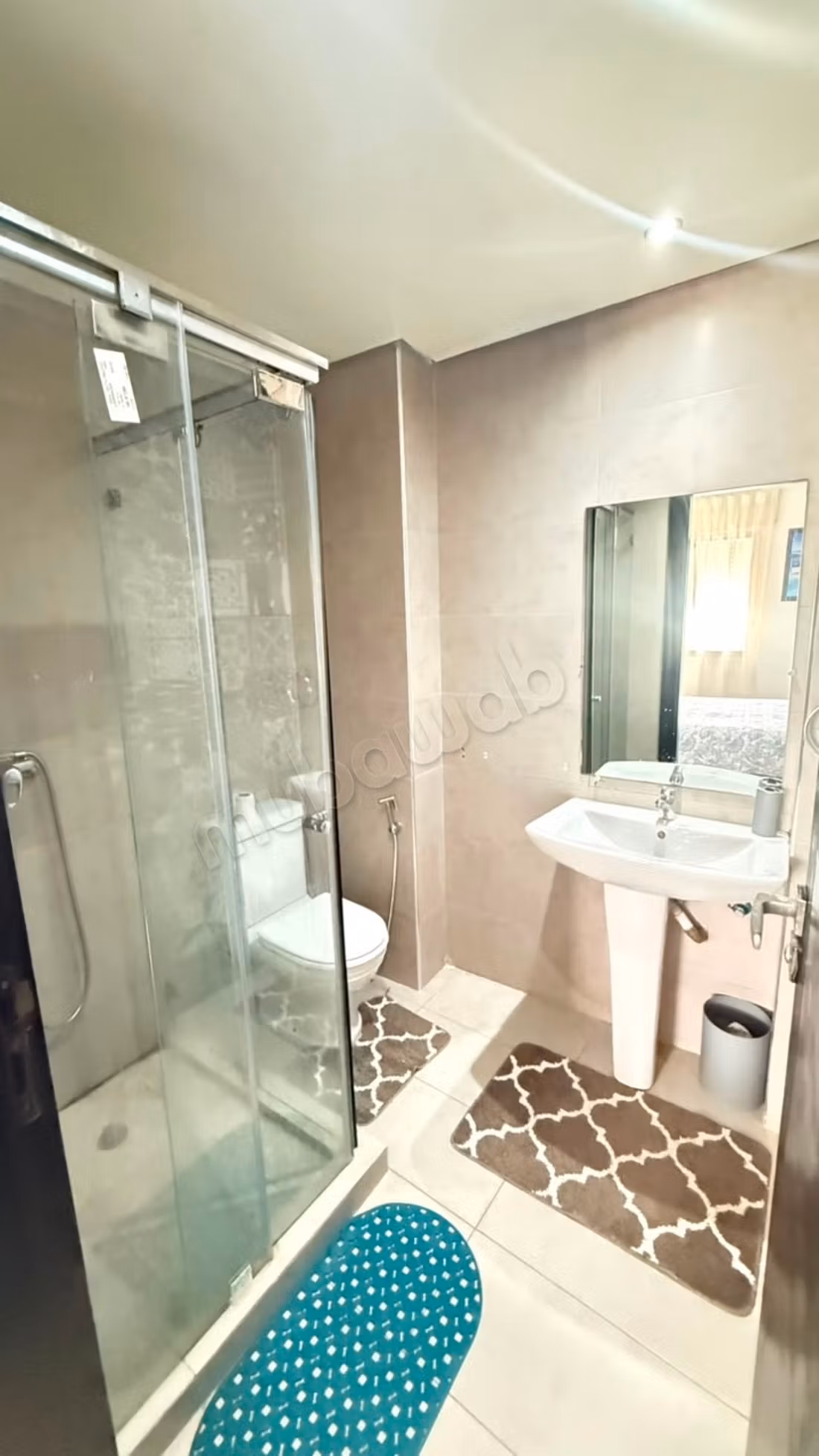 Bel appartement en location à Dar Bouazza.
Surface de 140 m².
Meublé