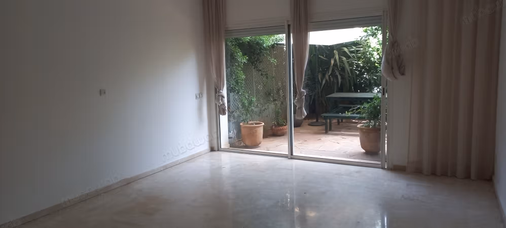 Location APPT en Rez de Jardin à Ain Diab. 3 chambres. Espaces verts et ascenseur