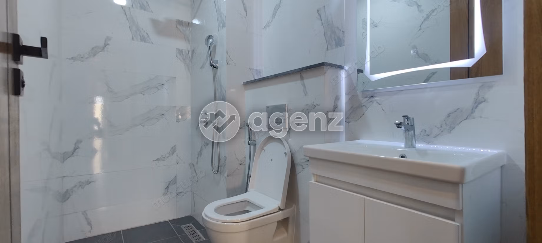 Busca pisos en venta en Aïn Sebaâ. Dimensión 120 m². Aparcamiento y balcón