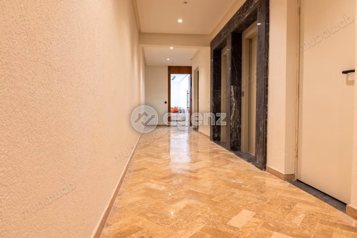 Busca pisos en venta en Aïn Sebaâ. Dimensión 120 m². Aparcamiento y balcón