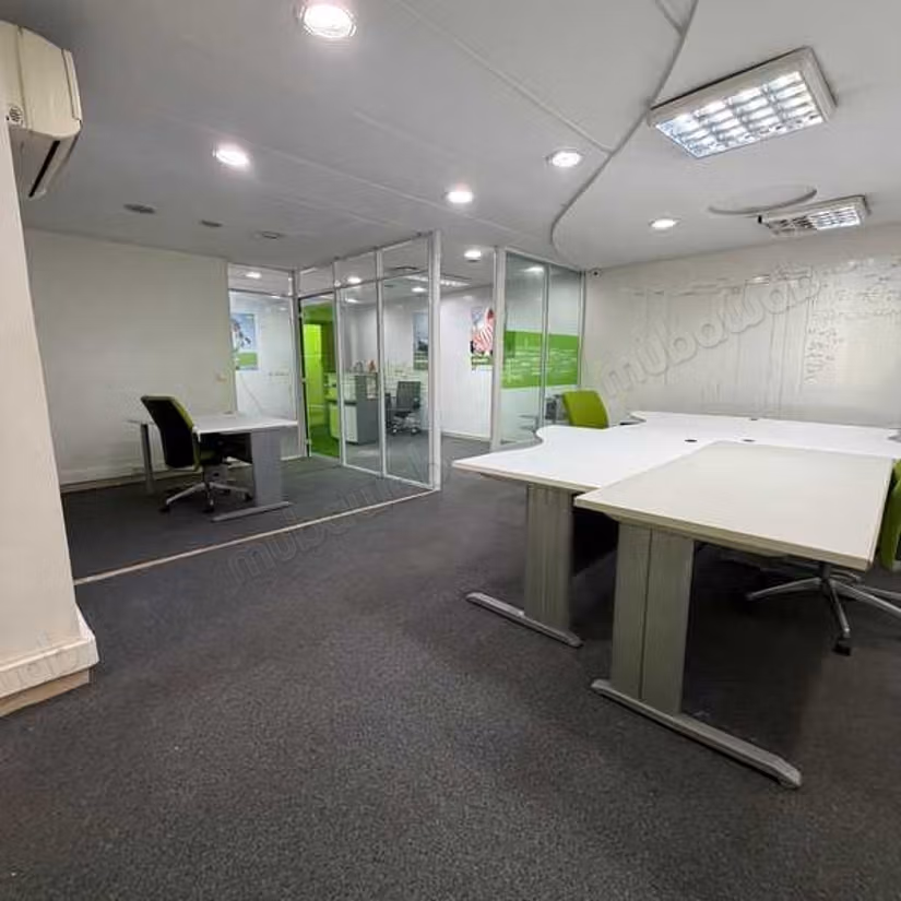 Ufficio in Affitto di 141.0 m² a Casablanca, Ospedali