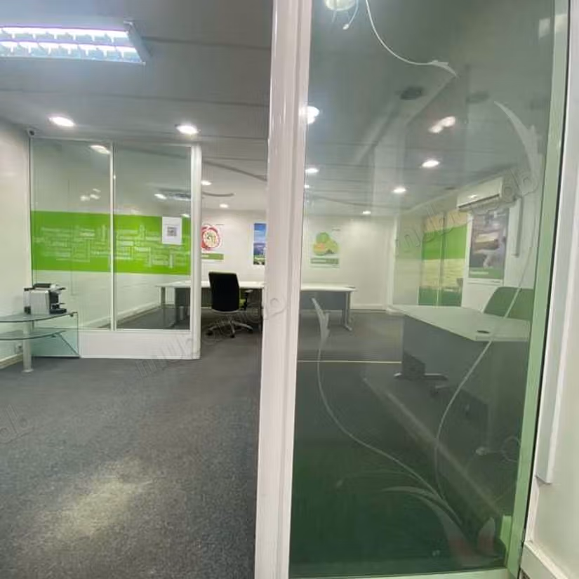 Ufficio in Affitto di 141.0 m² a Casablanca, Ospedali