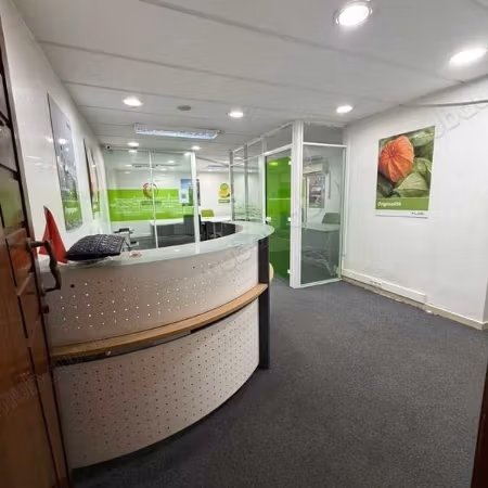 Bureau à Louer de 141.0 m² à Casablanca, 
Hopitaux