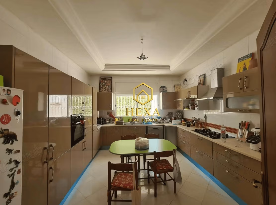 Villa S4 avec piscine et jardin à Gammarth