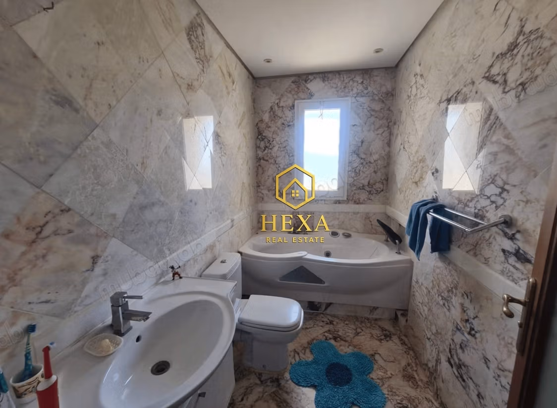 Villa S4 avec piscine et jardin à Gammarth