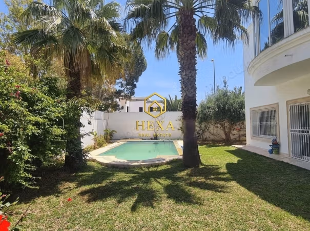Villa S4 con piscina e giardino a Gammarth