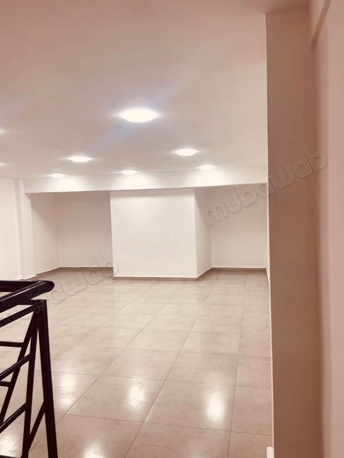 Negozio commerciale 106m2 soppalco, Borgogna, Casa