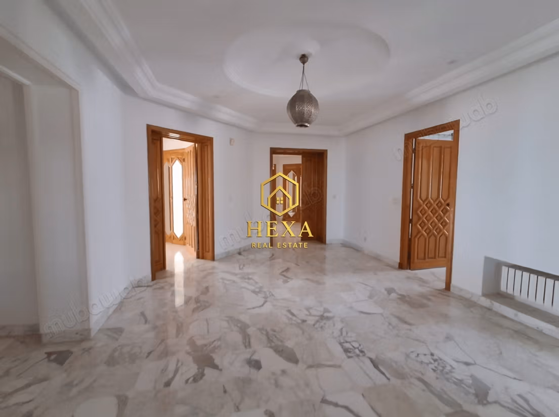 Master villa with sea view in La Marsa