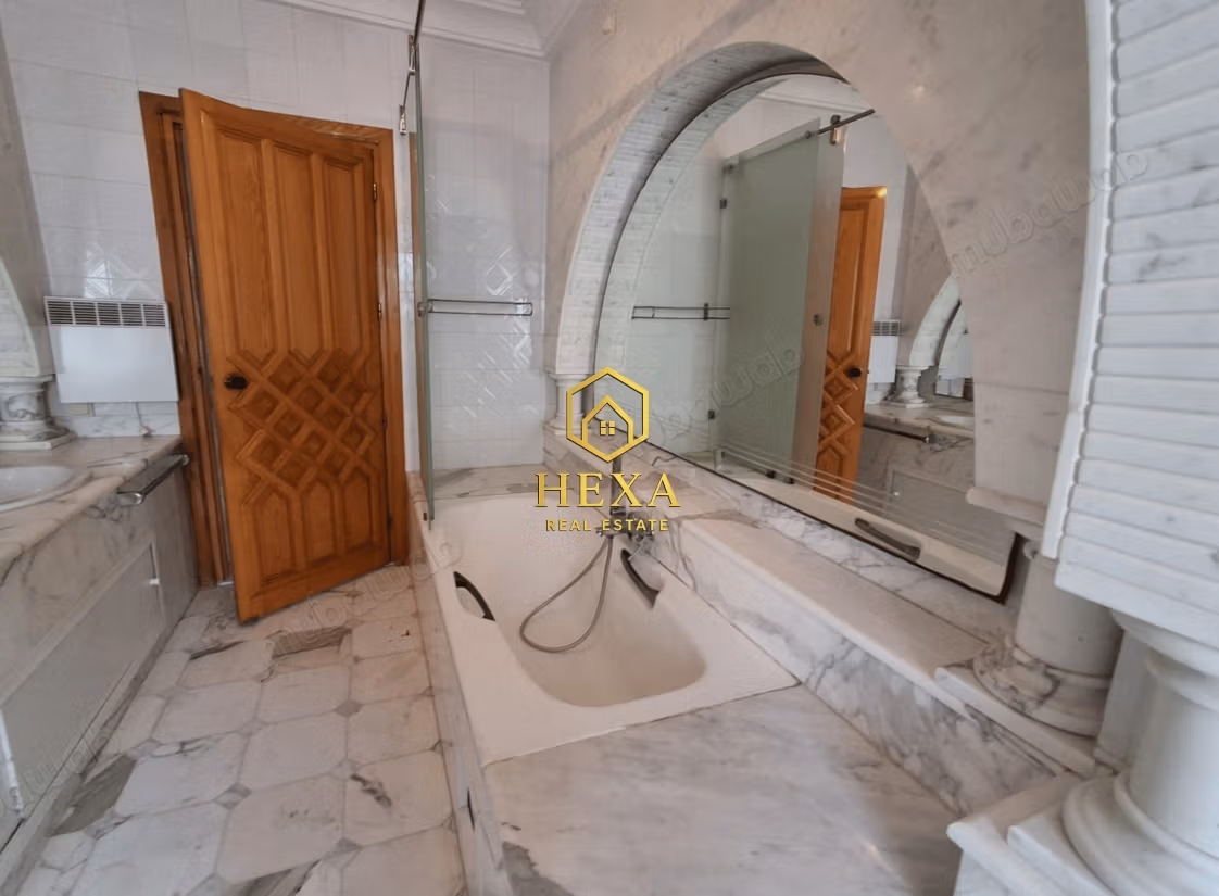 Master villa with sea view in La Marsa