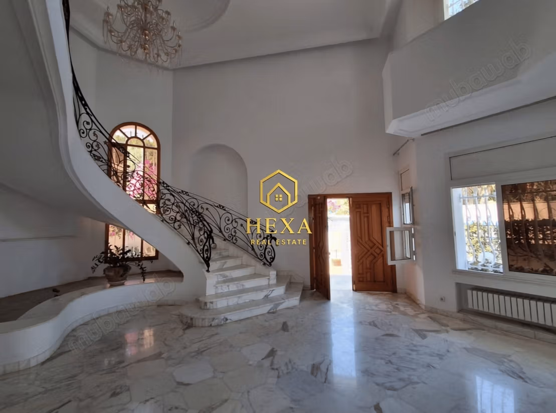 Master villa with sea view in La Marsa