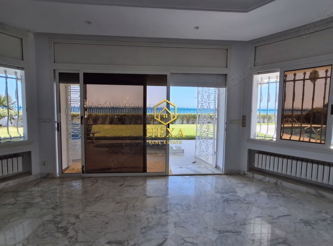 Master villa with sea view in La Marsa