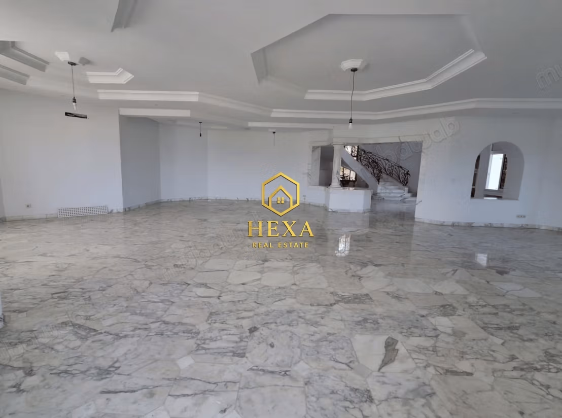 Master villa with sea view in La Marsa