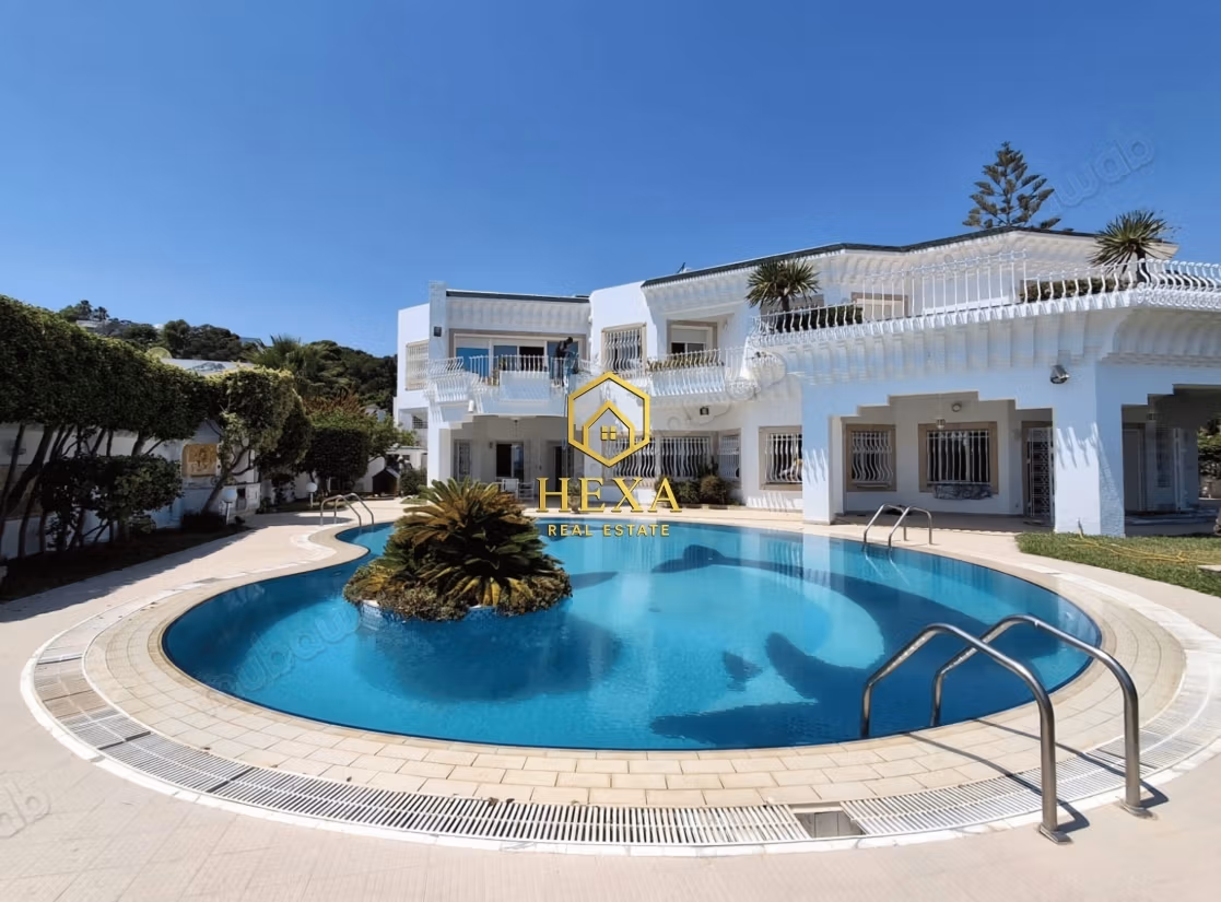 Master villa with sea view in La Marsa