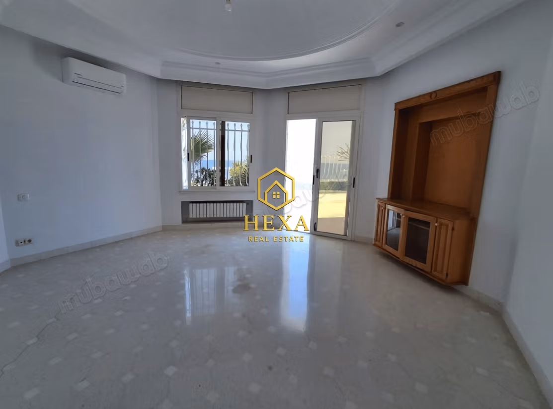 Master villa with sea view in La Marsa