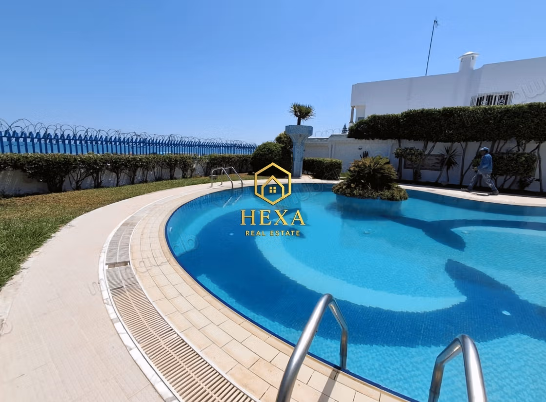 Master villa with sea view in La Marsa