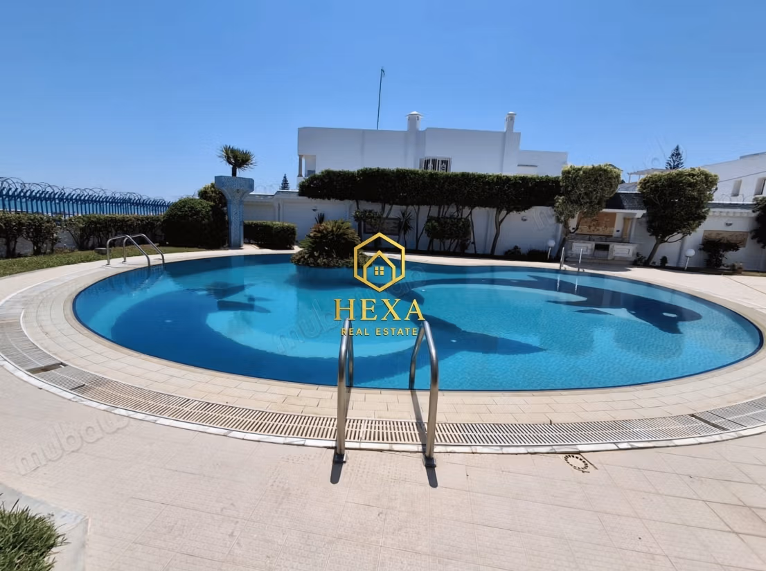 Master villa with sea view in La Marsa