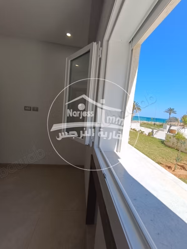 Appartement s1 au RDC avec un petit jardin et vue