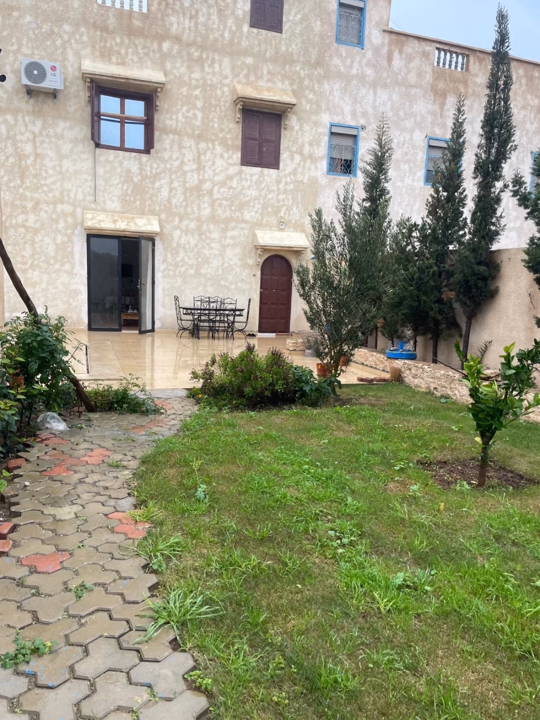 Superb villa for rent in Douar Laarab. 2 comfortable bedrooms. Satellite dish, secure residence