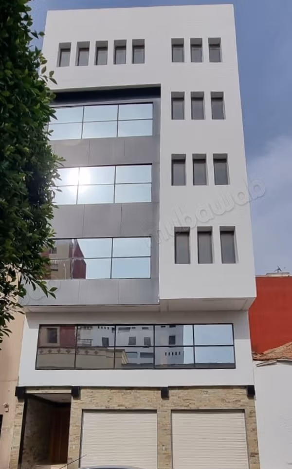 Rare opportunity: R5 high-end office building